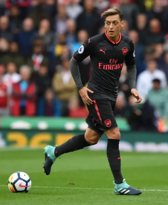 Framed Print : Mesut Ozil in Action: Arsenal vs. Stoke City, Premier League 2017-18 Framed Print : Mesut Ozil in Action: Arsenal vs. Stoke City, Premier League 2017-18