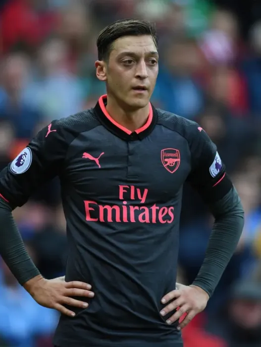 Framed Print : Mesut Ozil in Action: Arsenal vs Stoke City, Premier League 2017-18 Framed Print : Mesut Ozil in Action: Arsenal vs Stoke City, Premier League 2017-18