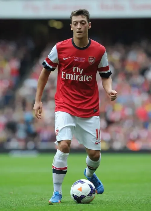 Framed Print : Mesut Ozil in Action: Arsenal vs Stoke City, Premier League 2013-14 Framed Print : Mesut Ozil in Action: Arsenal vs Stoke City, Premier League 2013-14