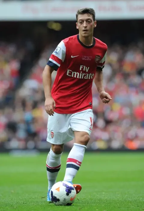 Framed Print : Mesut Ozil in Action: Arsenal vs Stoke City, Premier League 2013-14 Framed Print : Mesut Ozil in Action: Arsenal vs Stoke City, Premier League 2013-14
