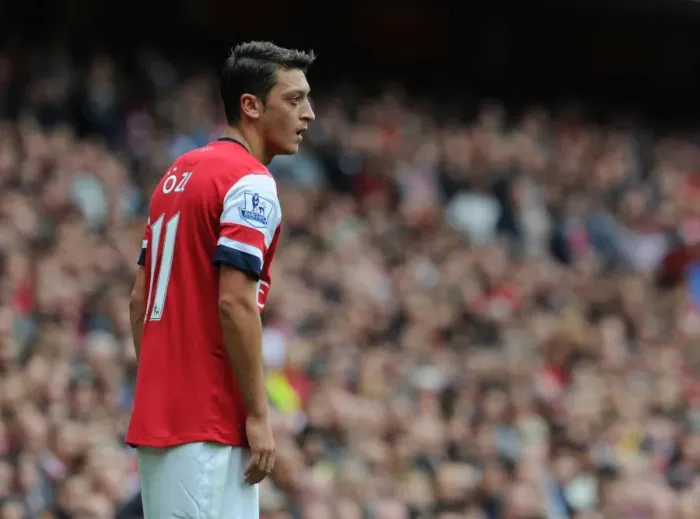 Framed Print : Mesut Ozil in Action: Arsenal vs Stoke City, Premier League 2013-14 Framed Print : Mesut Ozil in Action: Arsenal vs Stoke City, Premier League 2013-14