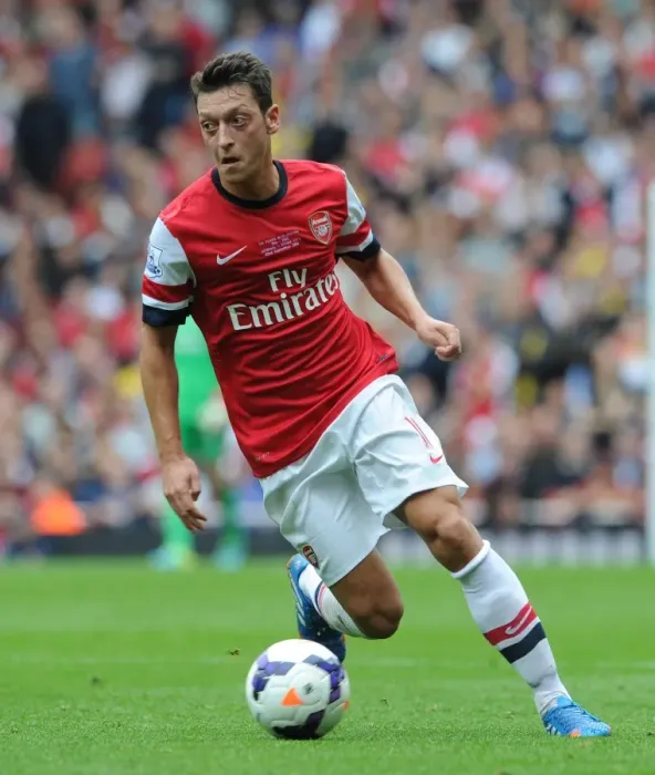Framed Print : Mesut Ozil in Action: Arsenal vs Stoke City, Premier League 2013-14