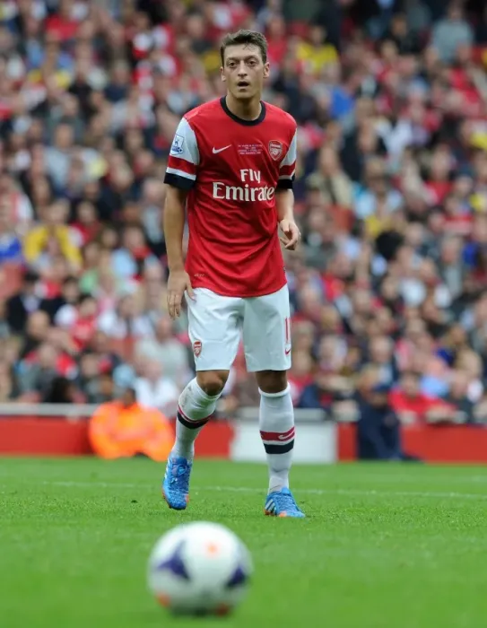 Framed Print : Mesut Ozil in Action: Arsenal vs Stoke City, Premier League 2013-14 Framed Print : Mesut Ozil in Action: Arsenal vs Stoke City, Premier League 2013-14