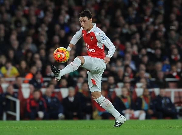 Mesut Ozil in Action: Arsenal vs. Sunderland, Premier League 2015-16