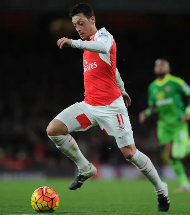 Framed Print : Mesut Ozil in Action: Arsenal vs Sunderland, Premier League 2015-16 Framed Print : Mesut Ozil in Action: Arsenal vs Sunderland, Premier League 2015-16