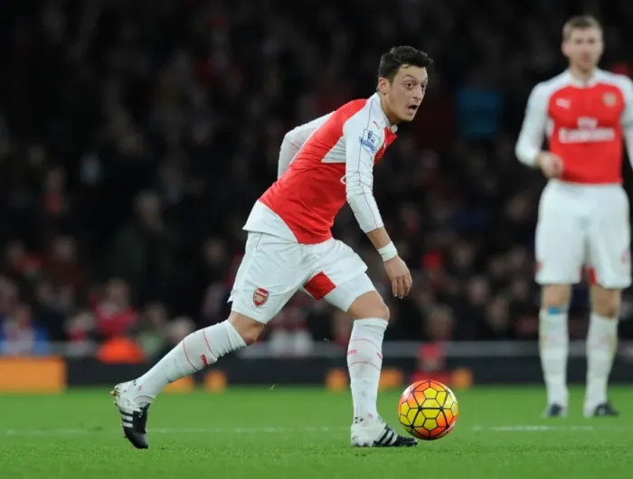 Framed Print : Mesut Ozil in Action: Arsenal vs. Sunderland, Premier League 2015-16