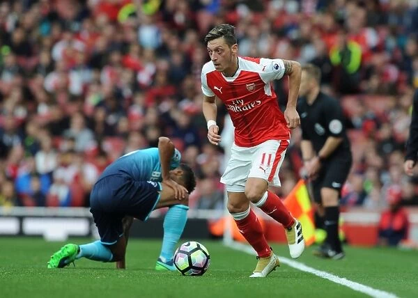 Mesut Ozil in Action: Arsenal vs Swansea City, Premier League 2016-17
