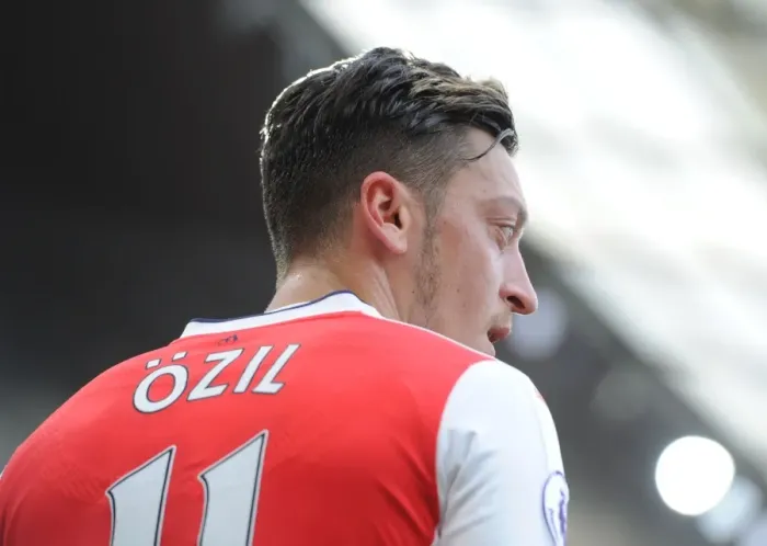 Framed Print : Mesut Ozil in Action: Arsenal vs Swansea City, Premier League 2016-17