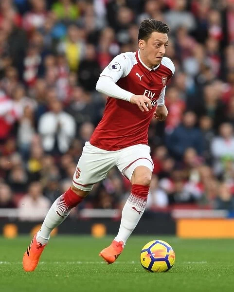 Mesut Ozil in Action: Arsenal vs Swansea City, Premier League 2017-18