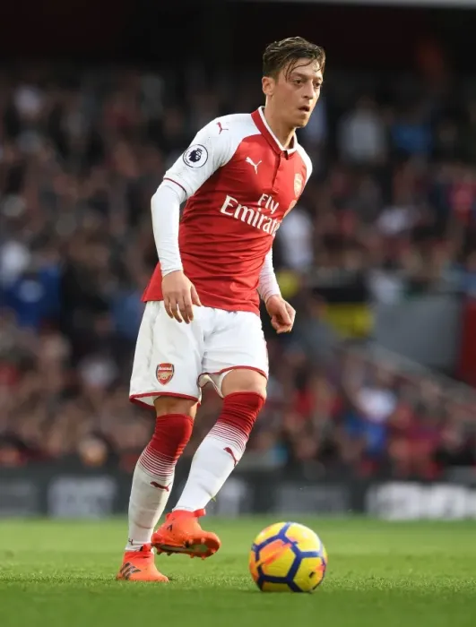 Framed Print : Mesut Ozil in Action: Arsenal vs Swansea City, Premier League 2017-18 Framed Print : Mesut Ozil in Action: Arsenal vs Swansea City, Premier League 2017-18