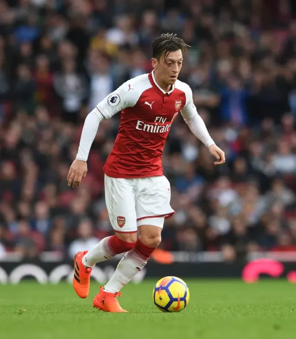 Framed Print : Mesut Ozil in Action: Arsenal vs Swansea City, Premier League 2017-18