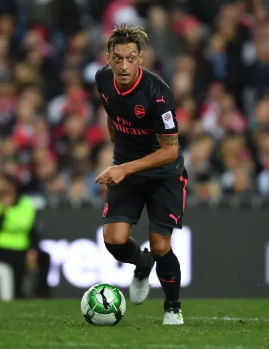Framed Print : Mesut Ozil in Action: Arsenal vs. Sydney FC (2017)