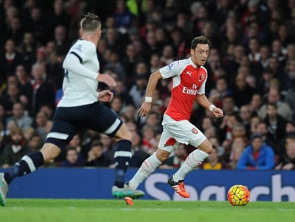 Mesut Ozil in Action: Arsenal vs. Tottenham Hotspur, Premier League 2015-16