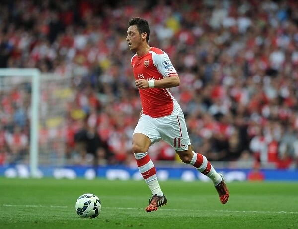 Mesut Ozil in Action: Arsenal vs. Tottenham Premier League Clash (2014-15)