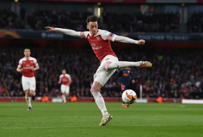 Framed Print : Mesut Ozil in Action: Arsenal vs Valencia, UEFA Europa League Semi-Final First Leg