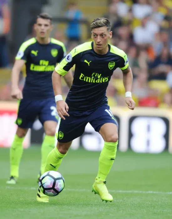 Framed Print : Mesut Ozil in Action: Arsenal vs. Watford, Premier League 2016-17