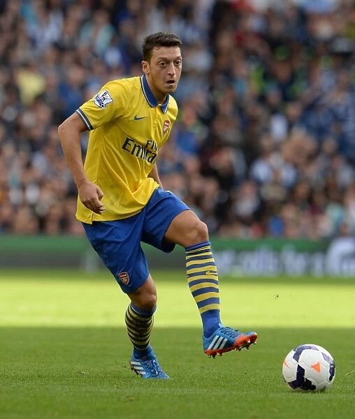 Mesut Ozil in Action: Arsenal vs. West Bromwich Albion, 2013-14 Premier League