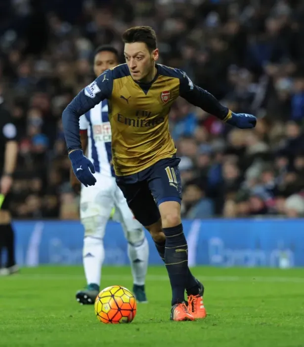Framed Print : Mesut Ozil in Action: Arsenal vs West Bromwich Albion, Premier League 2015-16