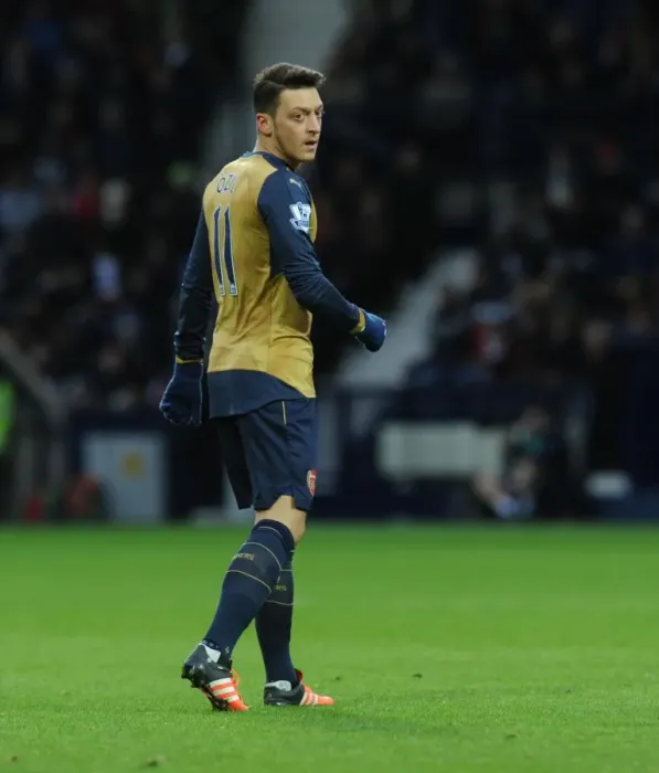 Framed Print : Mesut Ozil in Action: Arsenal vs. West Bromwich Albion, Premier League 2015-16