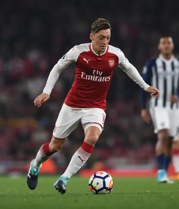 Framed Print : Mesut Ozil: In Action for Arsenal vs. West Bromwich Albion, Premier League 2017-18