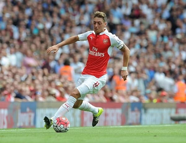 Mesut Ozil in Action: Arsenal vs. West Ham United, Premier League 2015-16