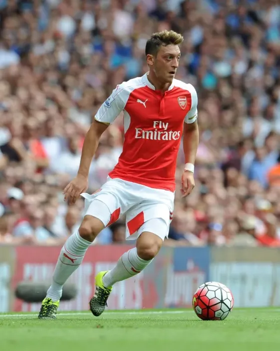 Framed Print : Mesut Ozil in Action: Arsenal vs. West Ham United, Premier League 2015-16