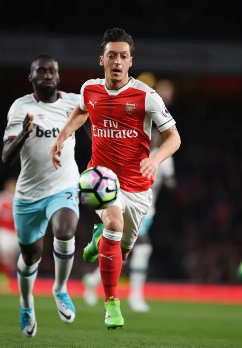 Framed Print : Mesut Ozil in Action: Arsenal vs. West Ham United, Premier League 2016-17 Framed Print : Mesut Ozil in Action: Arsenal vs. West Ham United, Premier League 2016-17