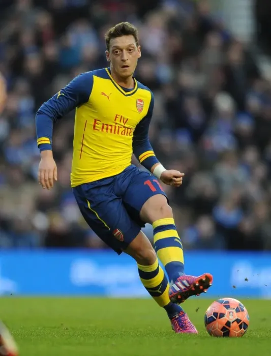 Framed Print : Mesut Ozil in Action: Arsenal's Star Performance against Brighton & Hove Albion, FA Cup 2014-15