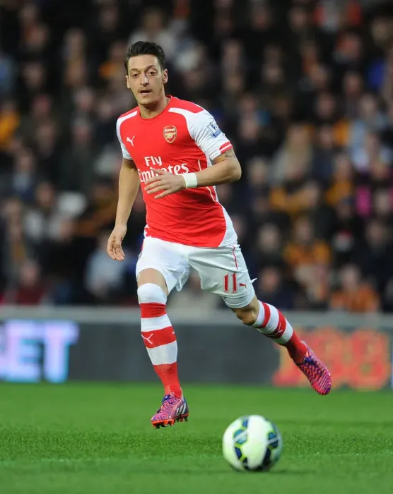 Framed Print : Mesut Ozil in Action: Arsenal's Win Against Hull City, Premier League 2014-2015 Framed Print : Mesut Ozil in Action: Arsenal's Win Against Hull City, Premier League 2014-2015