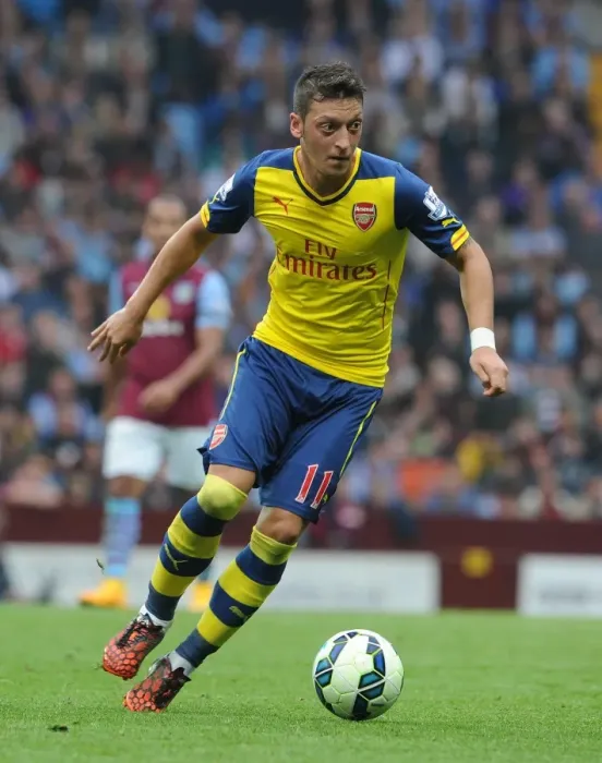 Framed Print : Mesut Ozil in Action: Aston Villa vs. Arsenal, Premier League 2014-15