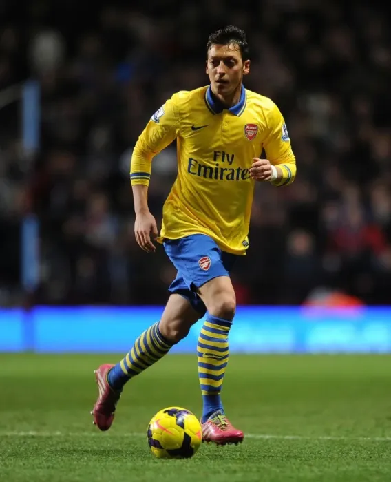 Framed Print : Mesut Ozil in Action: Aston Villa vs. Arsenal, Premier League 2013-14 Framed Print : Mesut Ozil in Action: Aston Villa vs. Arsenal, Premier League 2013-14