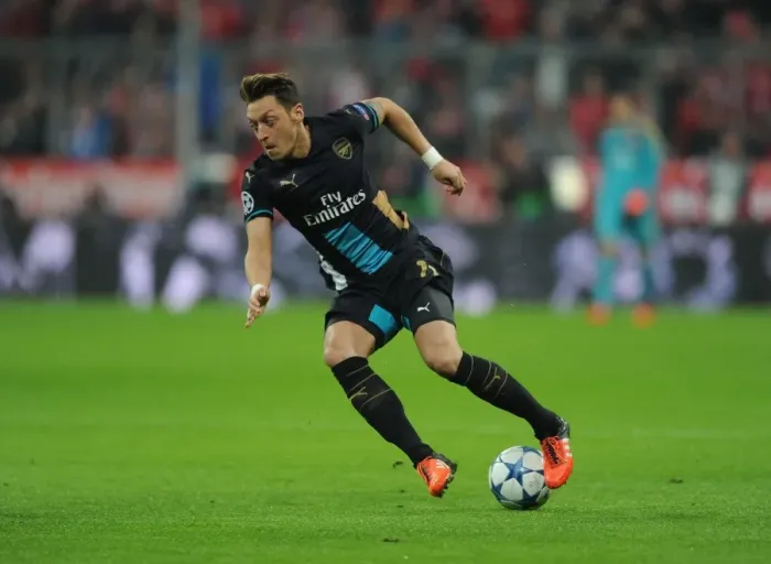 Framed Print : Mesut Ozil in Action: Bayern Munich vs. Arsenal, UEFA Champions League (2015-16) Framed Print : Mesut Ozil in Action: Bayern Munich vs. Arsenal, UEFA Champions League (2015-16)