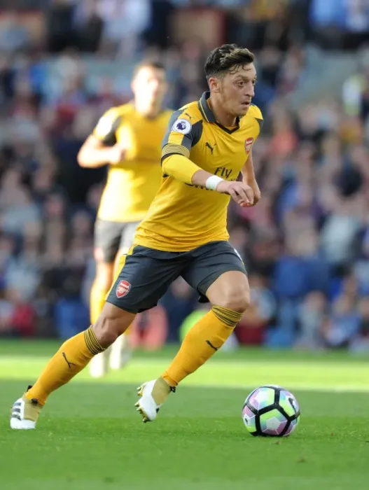 Framed Print : Mesut Ozil: In Action Against Burnley, Premier League 2016-17 Framed Print : Mesut Ozil: In Action Against Burnley, Premier League 2016-17