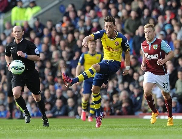 Mesut Ozil in Action: Burnley vs. Arsenal, Premier League 2014 / 15