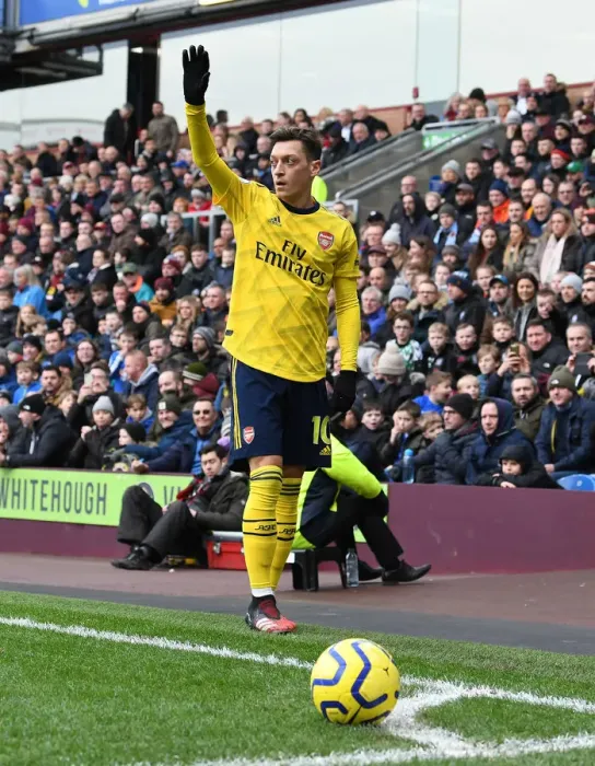 Framed Print : Mesut Ozil in Action: Burnley vs. Arsenal, Premier League 2019-2020 Framed Print : Mesut Ozil in Action: Burnley vs. Arsenal, Premier League 2019-2020