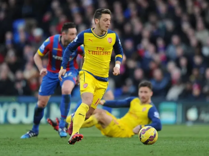 Framed Print : Mesut Ozil in Action: Crystal Palace vs Arsenal, Premier League 2014-15