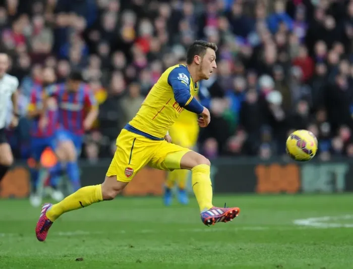 Framed Print : Mesut Ozil in Action: Crystal Palace vs Arsenal, Premier League 2014-15