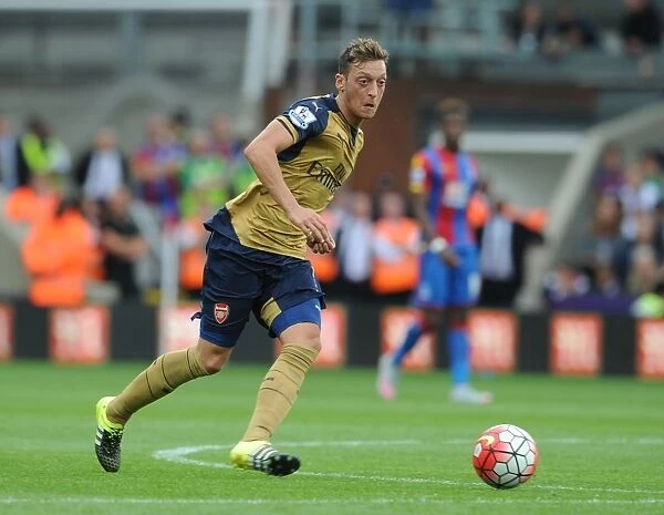 Mesut Ozil in Action: Crystal Palace vs Arsenal, Premier League 2015-16