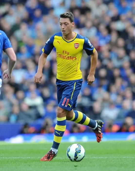 Framed Print : Mesut Ozil in Action: Everton vs. Arsenal, Premier League 2014 / 15 Framed Print : Mesut Ozil in Action: Everton vs. Arsenal, Premier League 2014 / 15