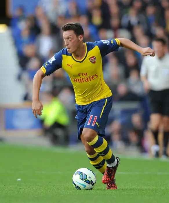 Framed Print : Mesut Ozil in Action: Everton vs. Arsenal, Premier League 2014 / 15