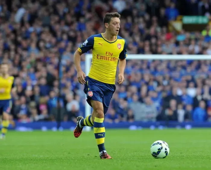 Framed Print : Mesut Ozil in Action: Everton vs. Arsenal, Premier League 2014 / 15 Framed Print : Mesut Ozil in Action: Everton vs. Arsenal, Premier League 2014 / 15