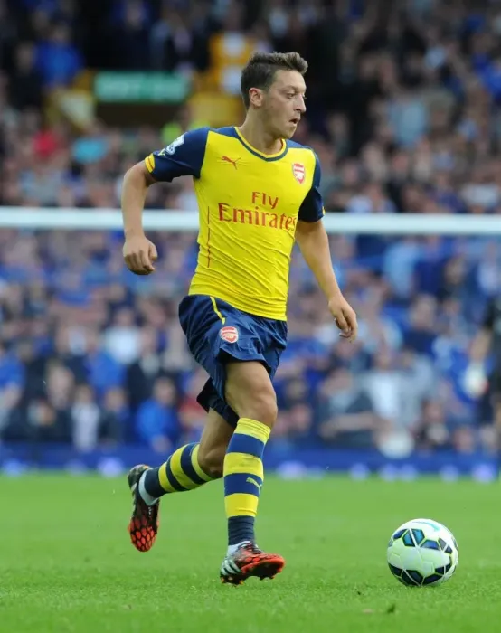 Framed Print : Mesut Ozil in Action: Everton vs. Arsenal, Premier League 2014 / 15
