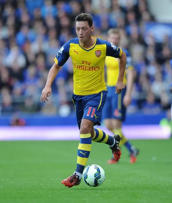 Framed Print : Mesut Ozil in Action: Everton vs. Arsenal, Premier League 2014 / 15