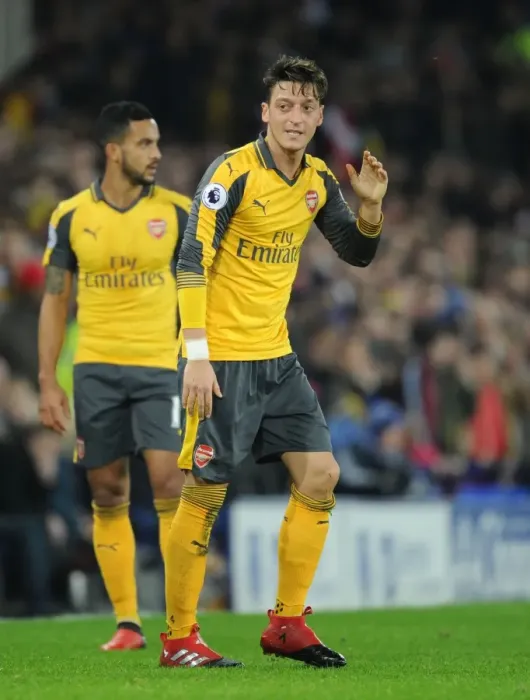 Framed Print : Mesut Ozil in Action: Everton vs Arsenal, Premier League 2016-17 Framed Print : Mesut Ozil in Action: Everton vs Arsenal, Premier League 2016-17