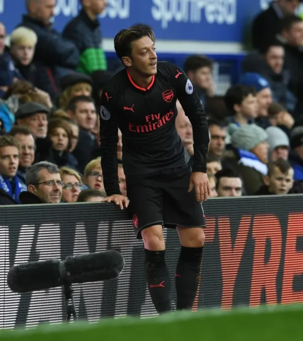 Framed Print : Mesut Ozil in Action: Everton vs Arsenal, Premier League 2017-18 Framed Print : Mesut Ozil in Action: Everton vs Arsenal, Premier League 2017-18
