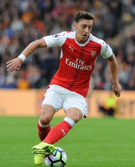 Framed Print : Mesut Ozil in Action: Hull City vs Arsenal, Premier League 2016-17 Framed Print : Mesut Ozil in Action: Hull City vs Arsenal, Premier League 2016-17