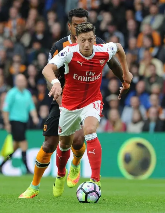 Framed Print : Mesut Ozil in Action: Hull City vs Arsenal, Premier League 2016-17
