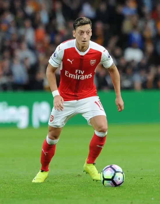 Framed Print : Mesut Ozil in Action: Hull City vs Arsenal, Premier League 2016-17 Framed Print : Mesut Ozil in Action: Hull City vs Arsenal, Premier League 2016-17