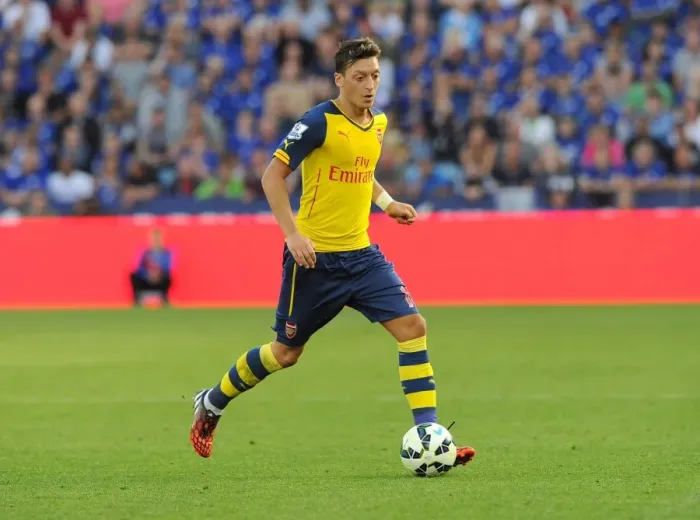 Framed Print : Mesut Ozil in Action: Leicester City vs. Arsenal, Premier League 2014-15