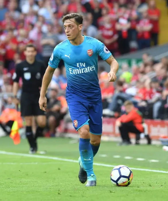 Framed Print : Mesut Ozil in Action: Liverpool vs Arsenal, Premier League 2017-18